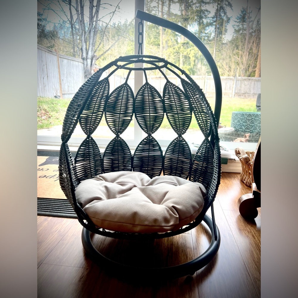 Cat / Small Dog Bed! Black Hanging pet bed with cream cushion, woven leaf design